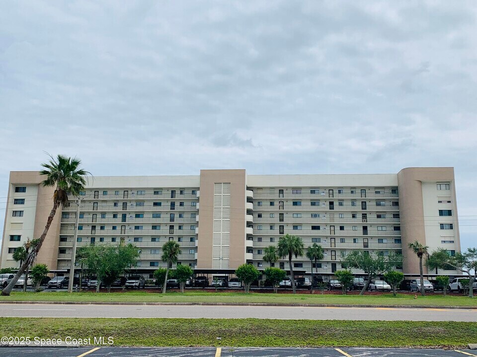 250 S Sykes Creek Pkwy in Merritt Island, FL - Building Photo