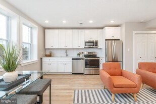 2825 W Girard Ave in Philadelphia, PA - Building Photo