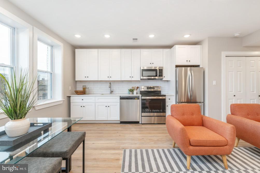 2825 W Girard Ave in Philadelphia, PA - Building Photo