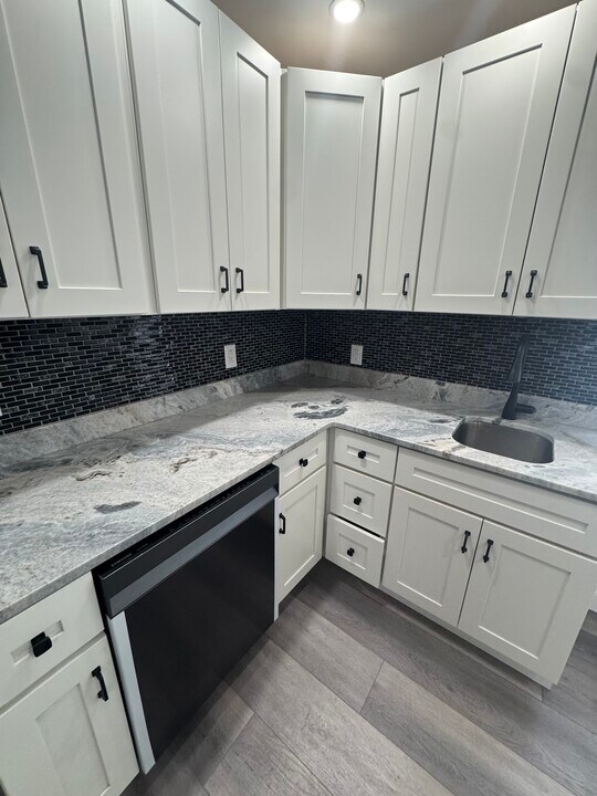 609 Broad Ave, Unit Apartment B in Belle Vernon, PA - Building Photo