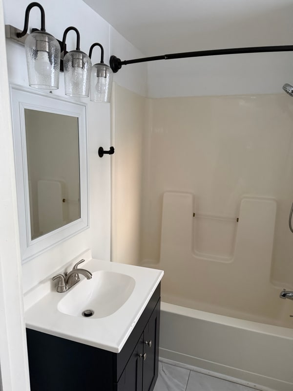 236 Glenmont Rd in Glenmont, NY - Foto de edificio - Building Photo