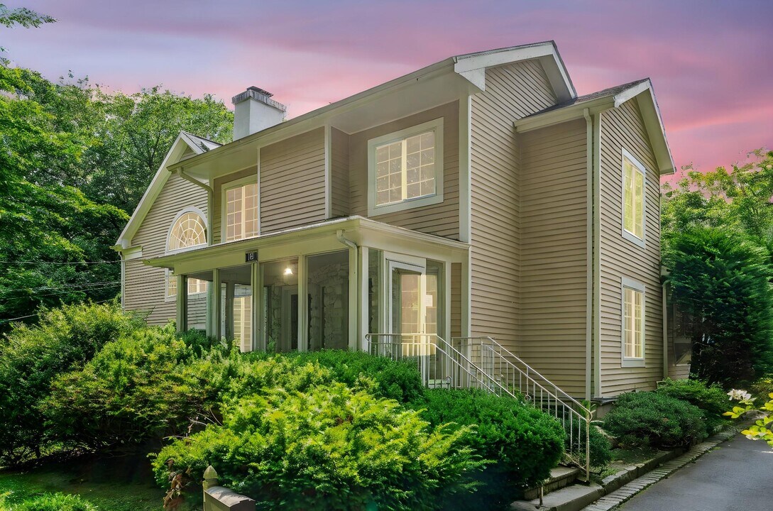 150 Saxon Wood Rd in Scarsdale, NY - Building Photo