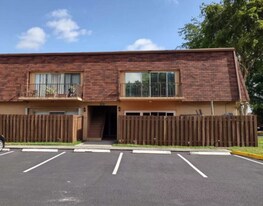 7063 W Sunrise Blvd, Unit D2 in Plantation, FL - Building Photo