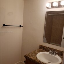 1300 Moffett St in Hallandale Beach, FL - Building Photo - Building Photo