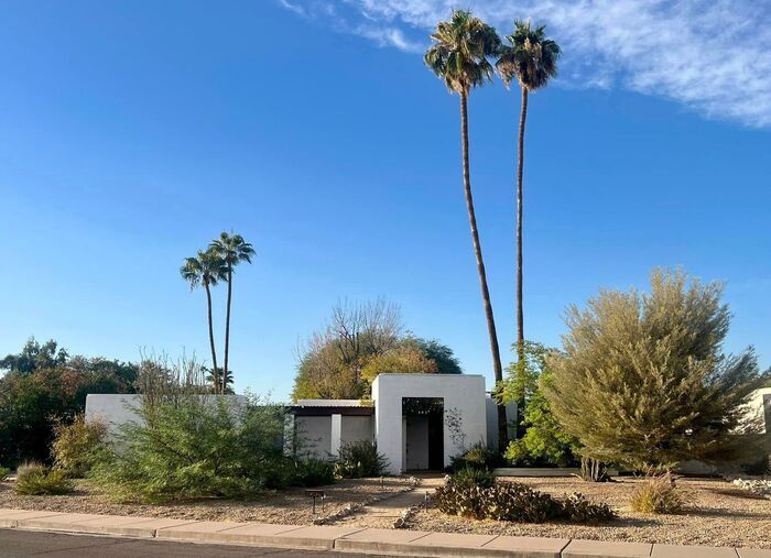 2052 E Loma Vista Dr in Tempe, AZ - Building Photo