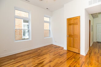 1706 W Sunnyside Ave, Unit 1 in Chicago, IL - Foto de edificio - Building Photo