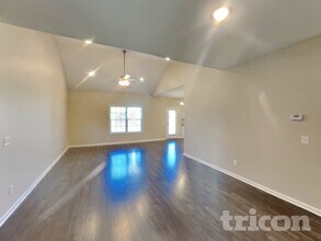 741 Mitscher Dr in Spring Hill, TN - Foto de edificio - Building Photo