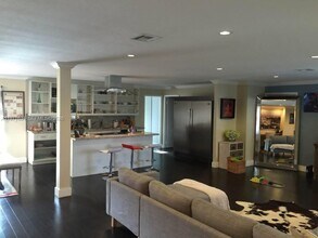 8401 SW 107th Ave in Miami, FL - Building Photo - Building Photo