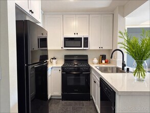 4550 Laurel Canyon Blvd in Los Angeles, CA - Building Photo - Building Photo