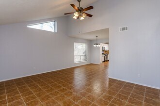 8123 Big Oak Trail Dr in Houston, TX - Building Photo - Building Photo