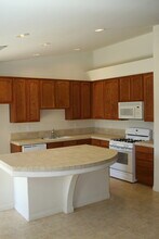 9313 Tahiti Ave in Bakersfield, CA - Building Photo - Building Photo
