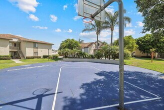 Country Villas in Oceanside, CA - Building Photo - Building Photo