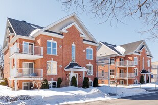 8 Léo-Lacombe Av in Laval, QC - Building Photo