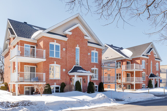 8 Léo-Lacombe Av