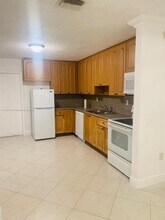 2530 NE 182nd St in North Miami Beach, FL - Building Photo - Building Photo