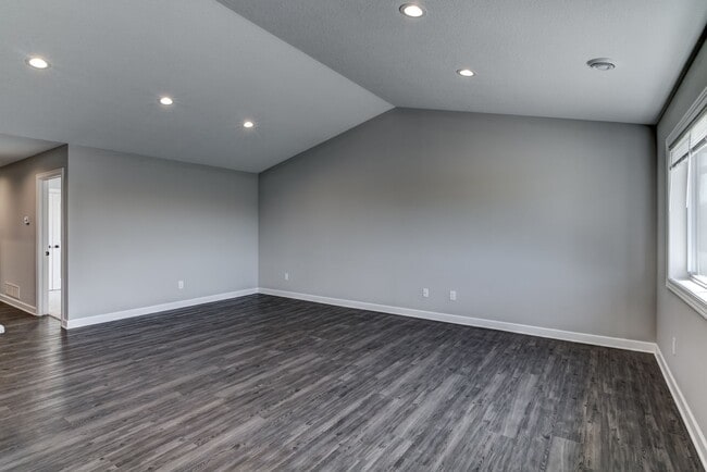 1616 Charleston Dr in New Richmond, WI - Building Photo - Building Photo