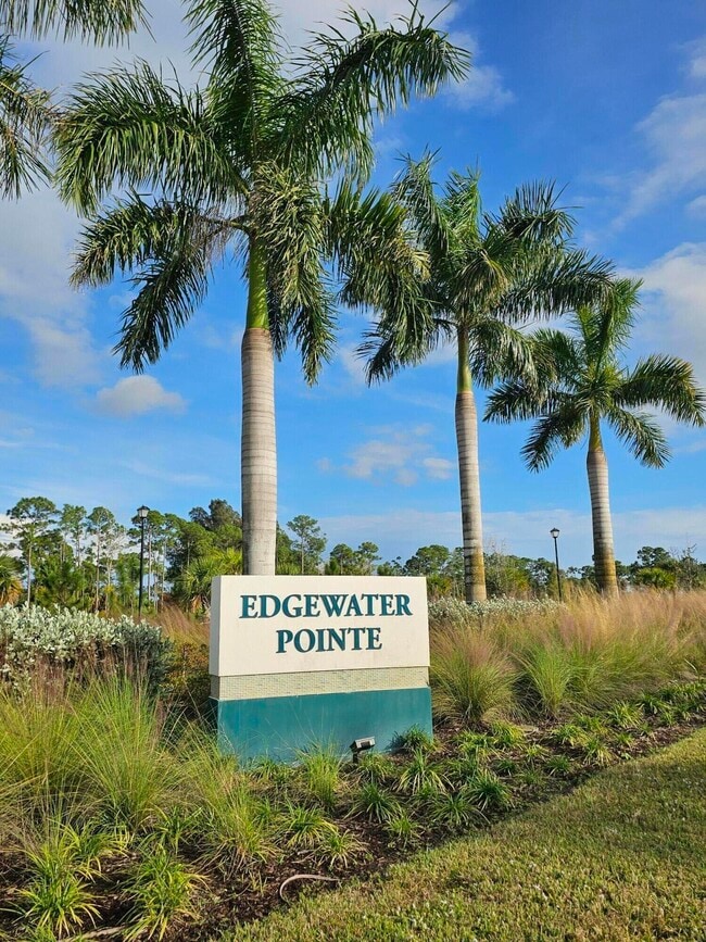 5731 SE Edgewater Cir in Stuart, FL - Building Photo - Building Photo