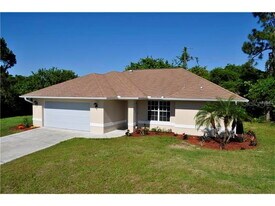 5569 Stephens Rd in Venice, FL - Building Photo