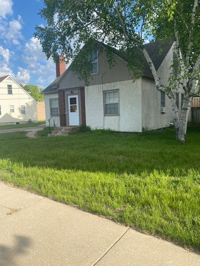property at 715 Oak St
