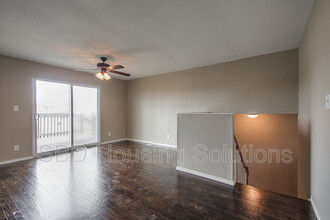 712 N Aztec Dr in Independence, MO - Foto de edificio - Building Photo
