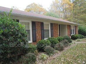 2314 Dover Pl in High Point, NC - Building Photo - Building Photo