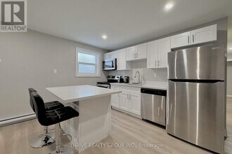 100 King Edward Ave in London, ON - Building Photo - Building Photo