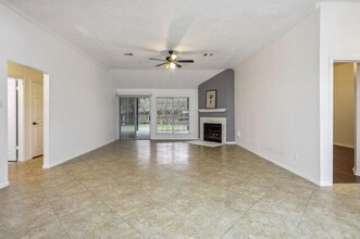 18617 Hiddenbay Way in Spring, TX - Foto de edificio - Building Photo