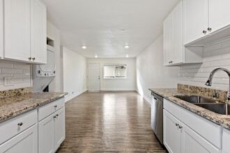 Palm Court Apartments in San Jose, CA - Building Photo - Building Photo