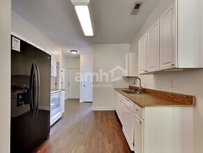 213 White St in Moncks Corner, SC - Foto de edificio - Building Photo