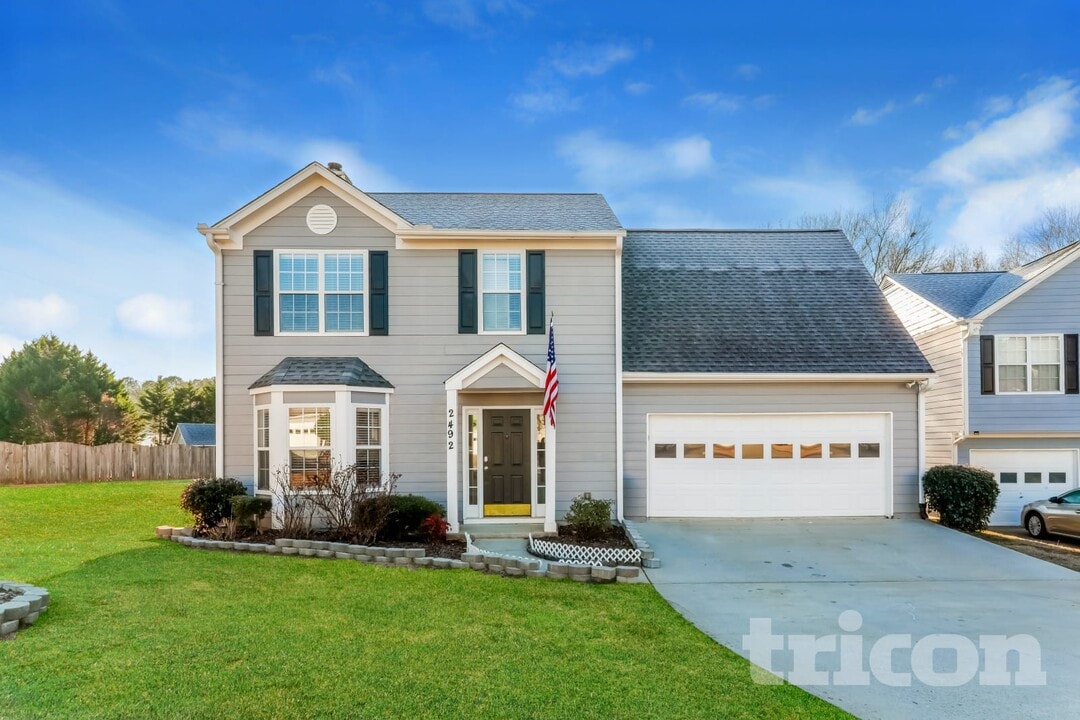 2492 Feathertree Ln in Lawrenceville, GA - Building Photo