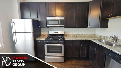 2259 W Hirsch St, Unit 2259-1W in Chicago, IL - Building Photo - Building Photo