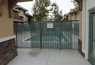 Sunrise Terrace in Hesperia, CA - Foto de edificio - Building Photo