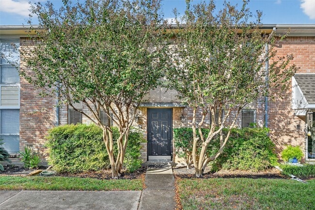 14734 Perthshire Rd in Houston, TX - Building Photo - Building Photo