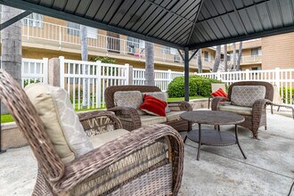 Atrium Gardens in Anaheim, CA - Building Photo - Building Photo