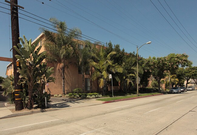 The Kensington Apartments in Downey, CA - Foto de edificio - Building Photo