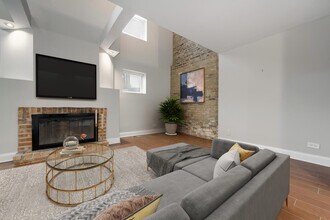 1034 W Armitage Ave in Chicago, IL - Building Photo - Building Photo