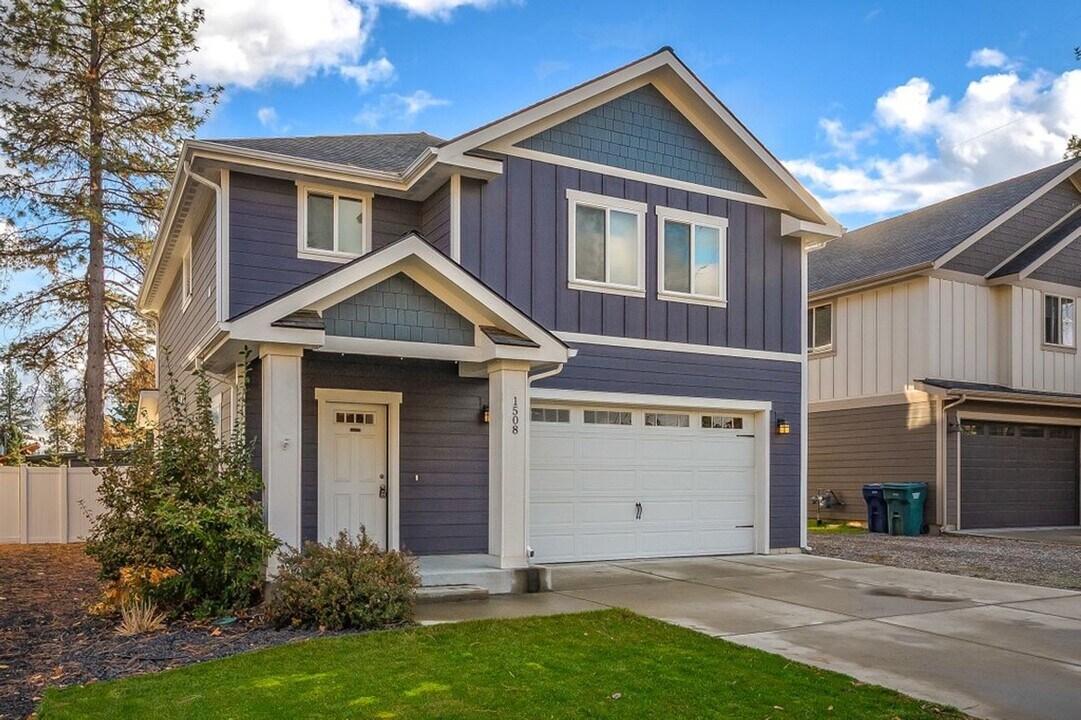 1508 E Nettleton Gulch Rd in Coeur d'Alene, ID - Building Photo