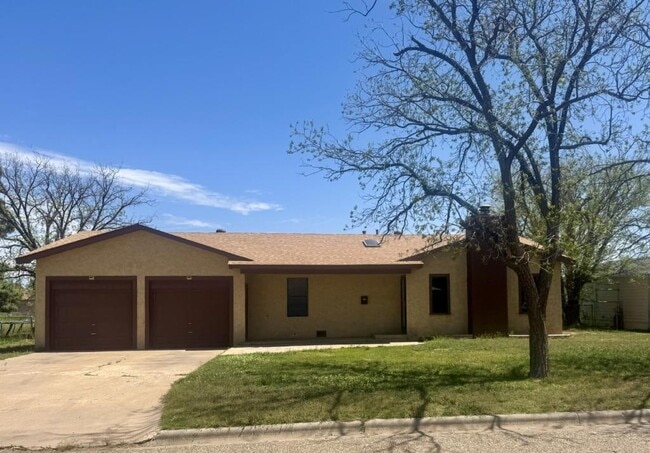property at 610 N El Paso Ave