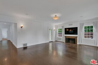 1308 N Genesee Ave in Los Angeles, CA - Building Photo - Building Photo