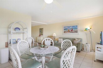 3215 N Ocean Dr in Hollywood, FL - Building Photo - Building Photo