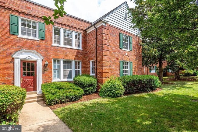 property at 1816 Queens Ln