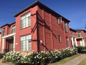 5301 Russell Ave, Unit 1 in Los Angeles, CA - Foto de edificio - Building Photo