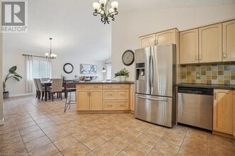 32 Sonoma Ln in Stoney Creek, ON - Building Photo - Building Photo