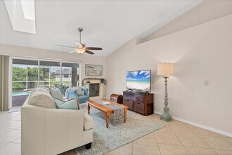 2101 SE 2nd Terrace-Unit -ID1248764P in Cape Coral, FL - Foto de edificio - Building Photo