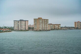 6218 Palma Del Mar Blvd S in St. Petersburg, FL - Foto de edificio - Building Photo