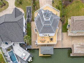 164 Bora Bora Dr in Tiki Island, TX - Building Photo - Building Photo