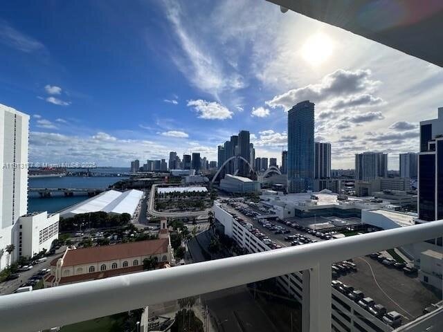 1717 N Bayshore Dr, Unit A-2553 in Miami, FL - Foto de edificio - Building Photo