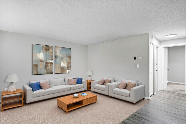 Lindbrook Apartments: Great Location in Puyallup, WA - Foto de edificio - Building Photo