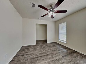 18002 Woodgum Dr in Spring, TX - Foto de edificio - Building Photo