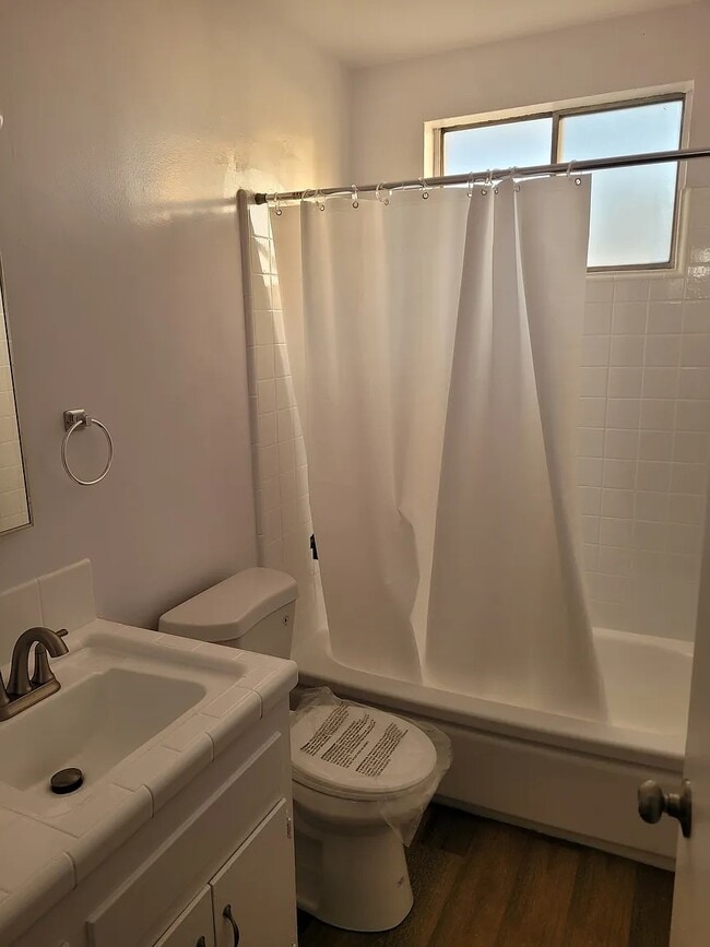 11811 Old River School Rd in Downey, CA - Building Photo - Building Photo